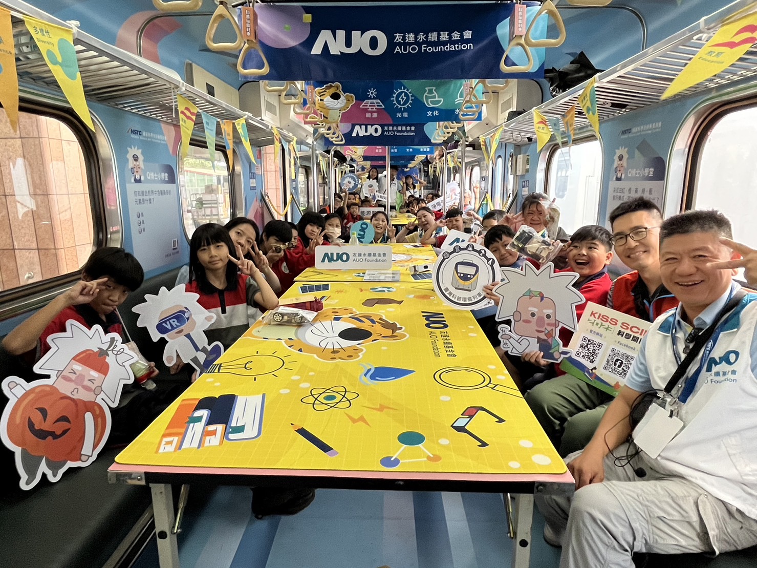 G22恒峰永續基金會參與「臺灣科普環島列車」，設計基礎科學車廂課程，以「淨零碳排和永續能源」為主題，讓學生透過創意實驗認識淨零知識，以及思考生活中的減碳行為